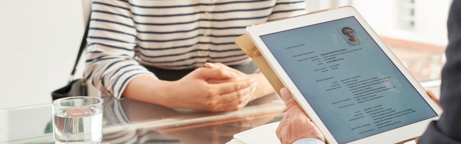 LA INFORMACIÓN CURRICULAR DE LOS SERVIDORES PÚBLICOS
